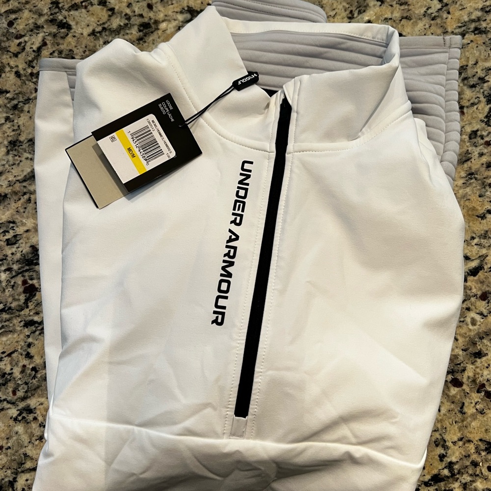 Under Armour Storm Evolution Daytona 1/2 zip golf pullover.  NWT - sz M